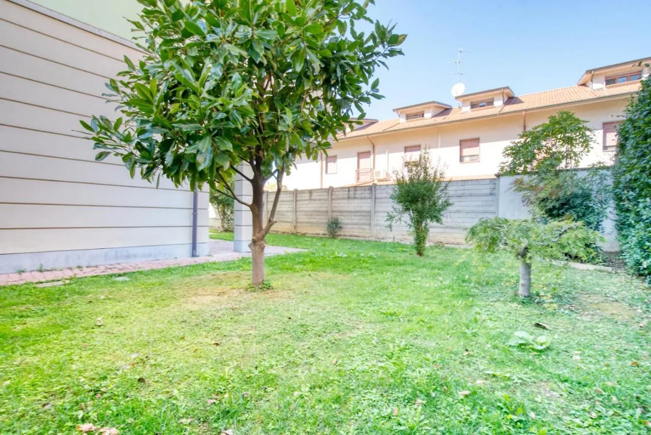 CaseOspitali - CASA INDACO bilocale con ampio giardino Cernusco Sul Naviglio 0*,  Italia